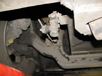 Болт заглушка пневмоподвески вид с другого ракурса