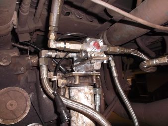 DFM 250D CAN установлен на специально изготовленный кронштейн. Монтаж произведен в соответствии с условиями эксплуатации на жд.