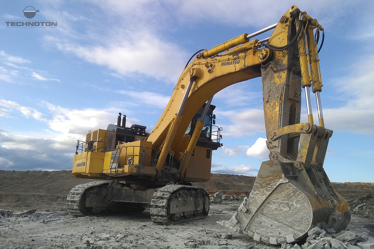 Экскаватор Komatsu PC2000